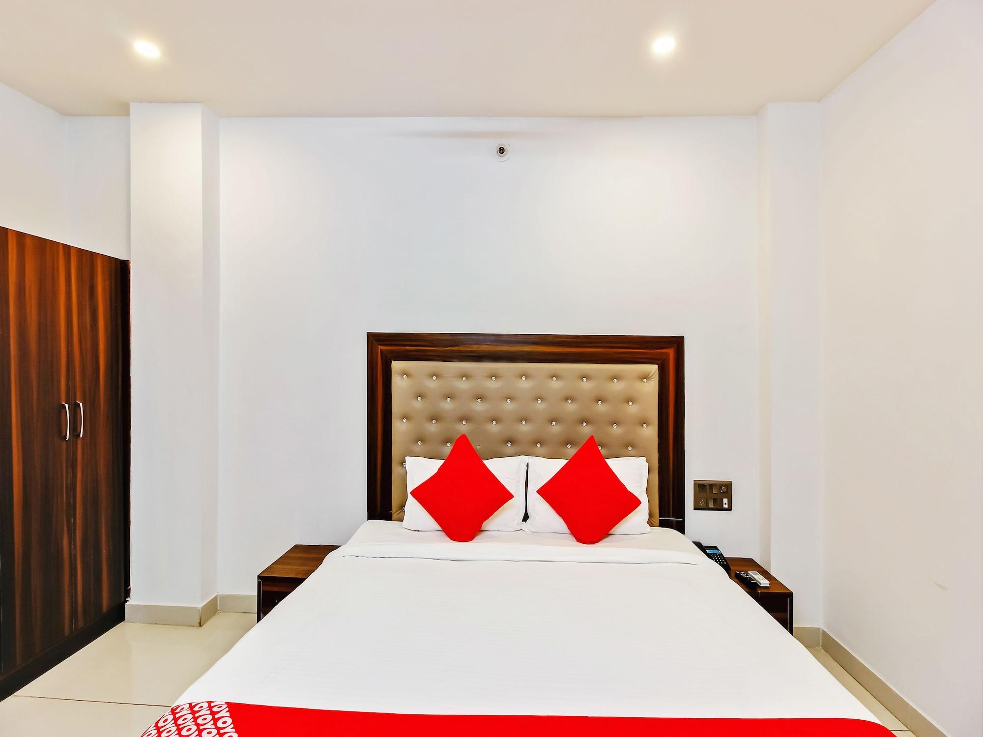 Oyo 29131 Hotel Mn Grand Шамшабад Экстерьер фото