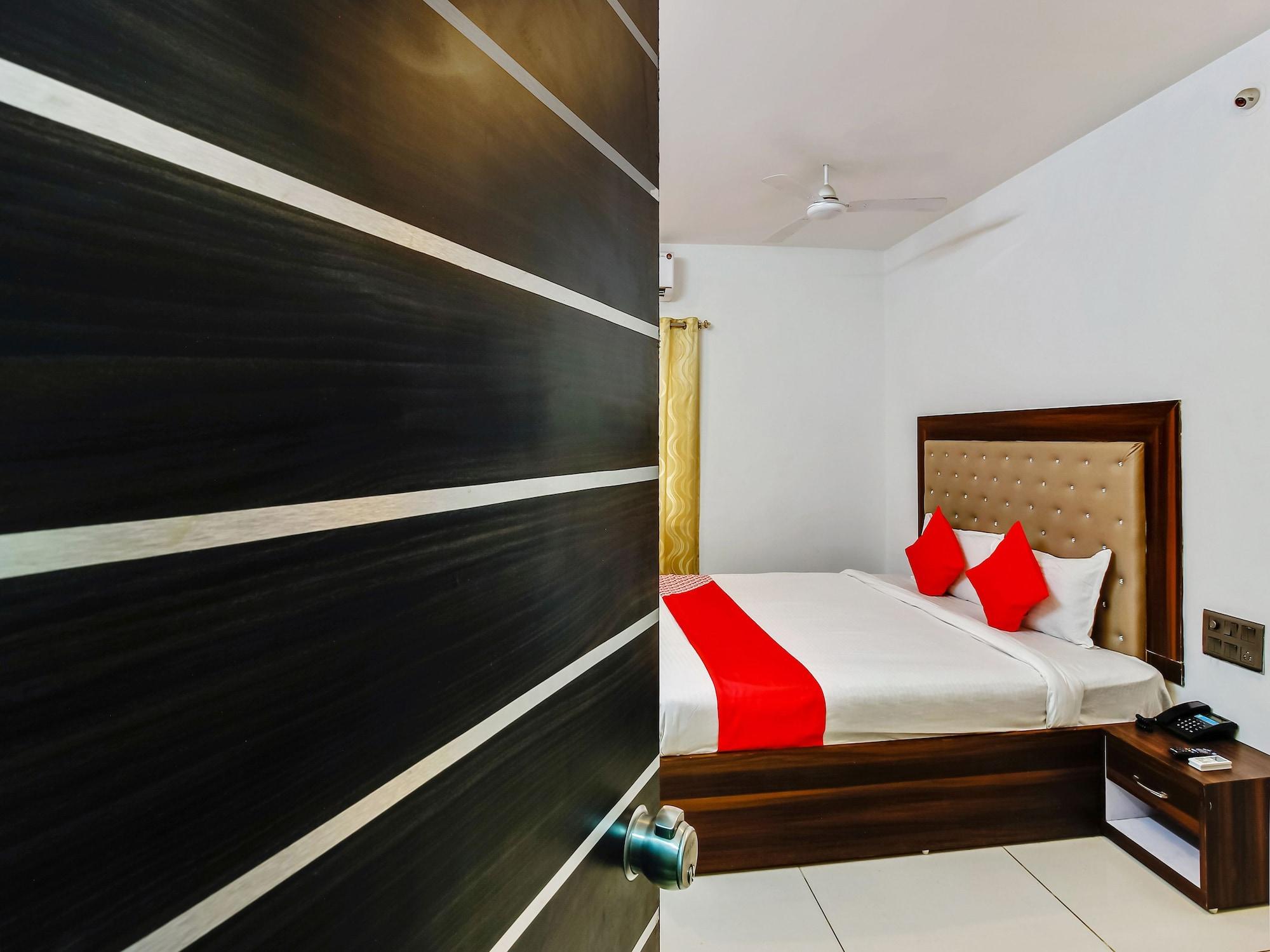 Oyo 29131 Hotel Mn Grand Шамшабад Экстерьер фото